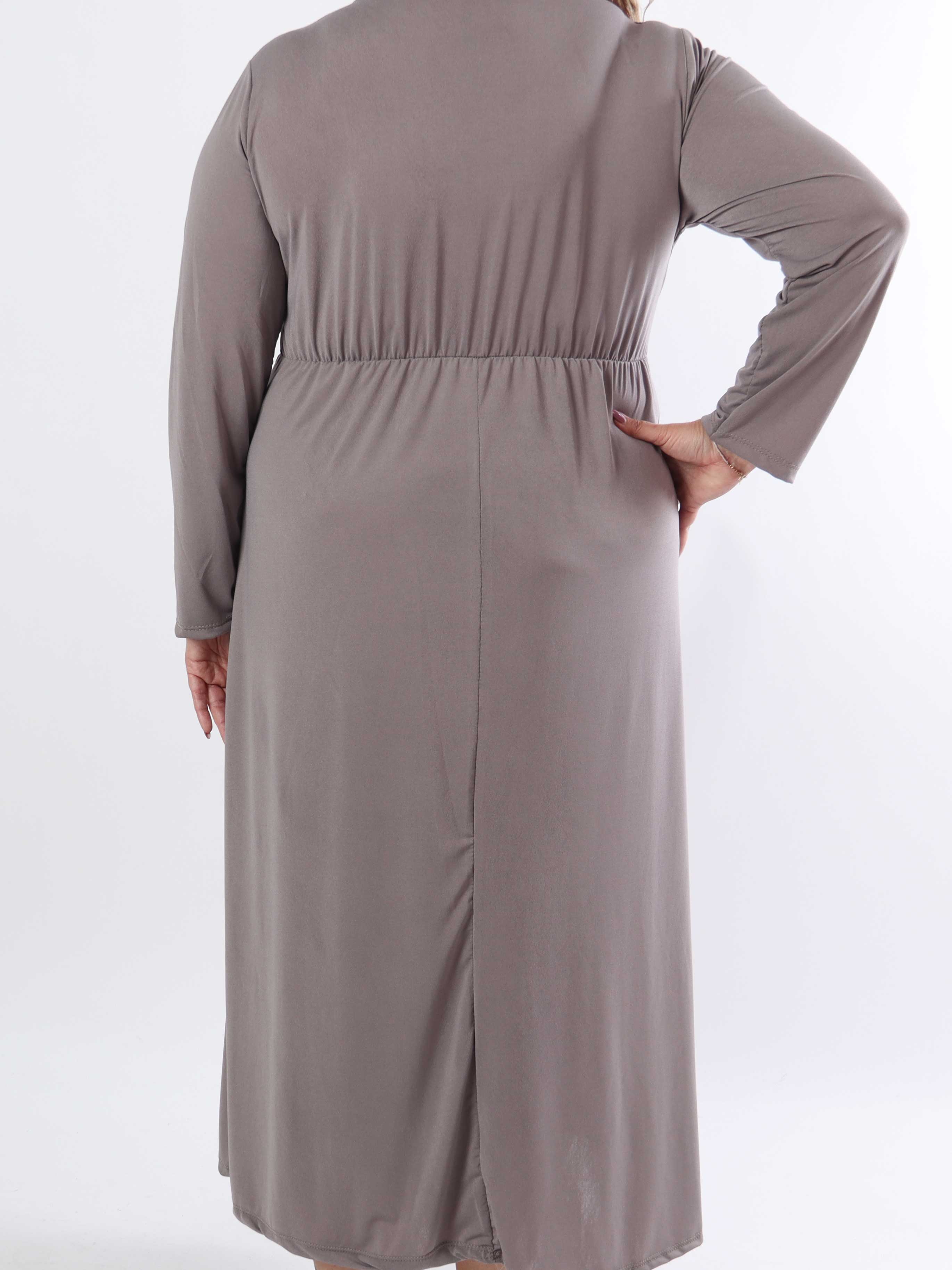 Nelly Plain - Elastisk enfärgad klänning i viskos i plusstorlek